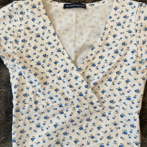 Brandy Melville blue floral amara top - Picture 4 of 6